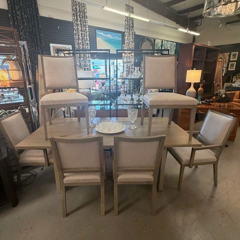 Bassett Liam Storm Grey Oak Table + 2 Arm/4 Side Chairs ALMOST NEW
