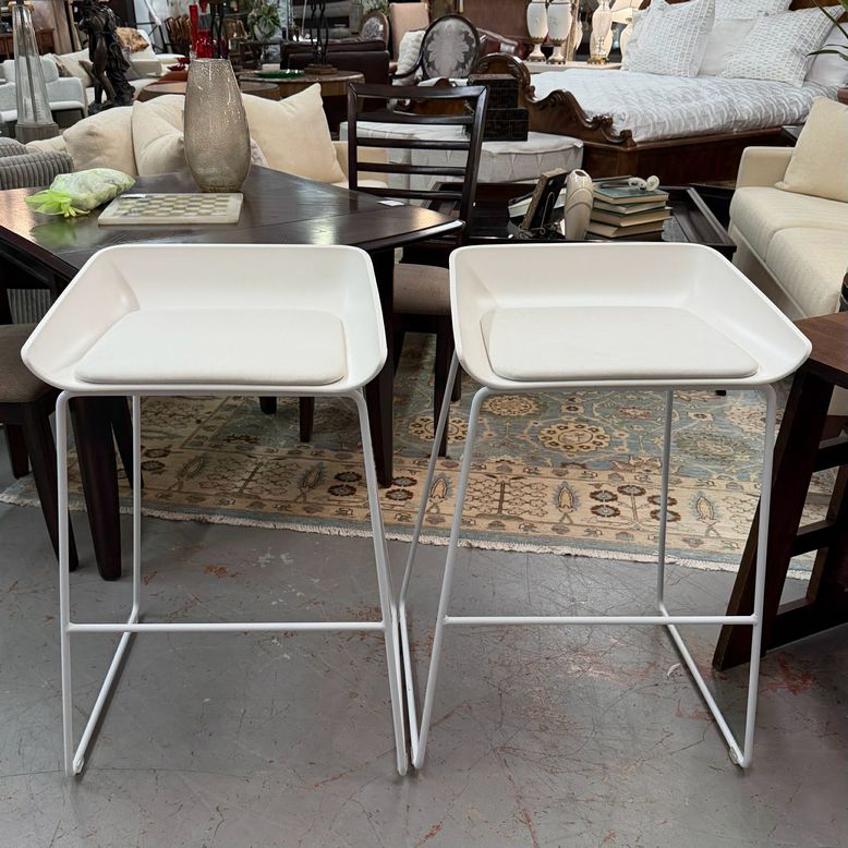 SET/2 Steelcase Turnstone Scoop Stools 23x22x33 (29.5 seat)