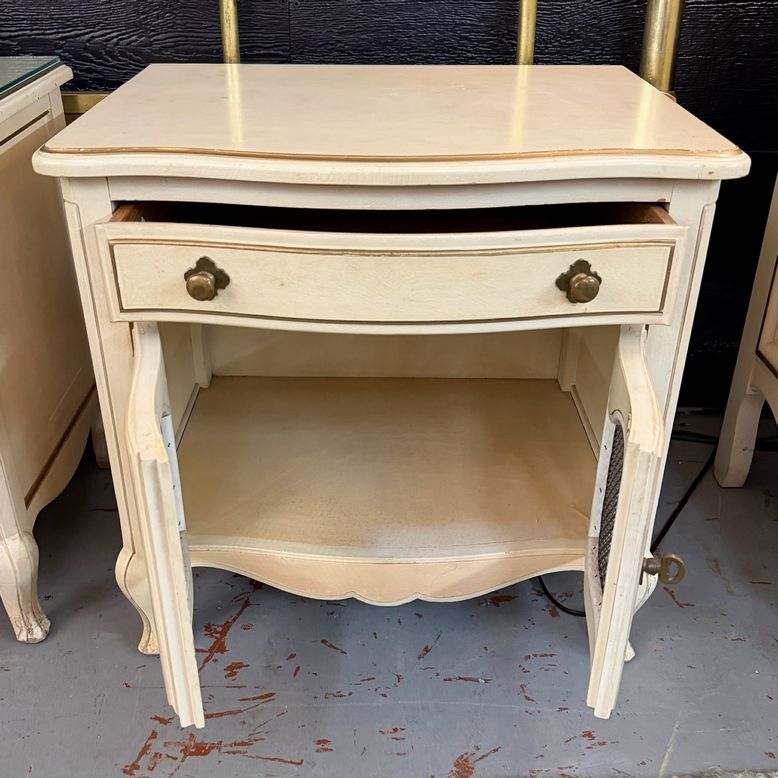 PAIR Vintage Drexel Heritage French Provincial Nightstands 24x17x23
