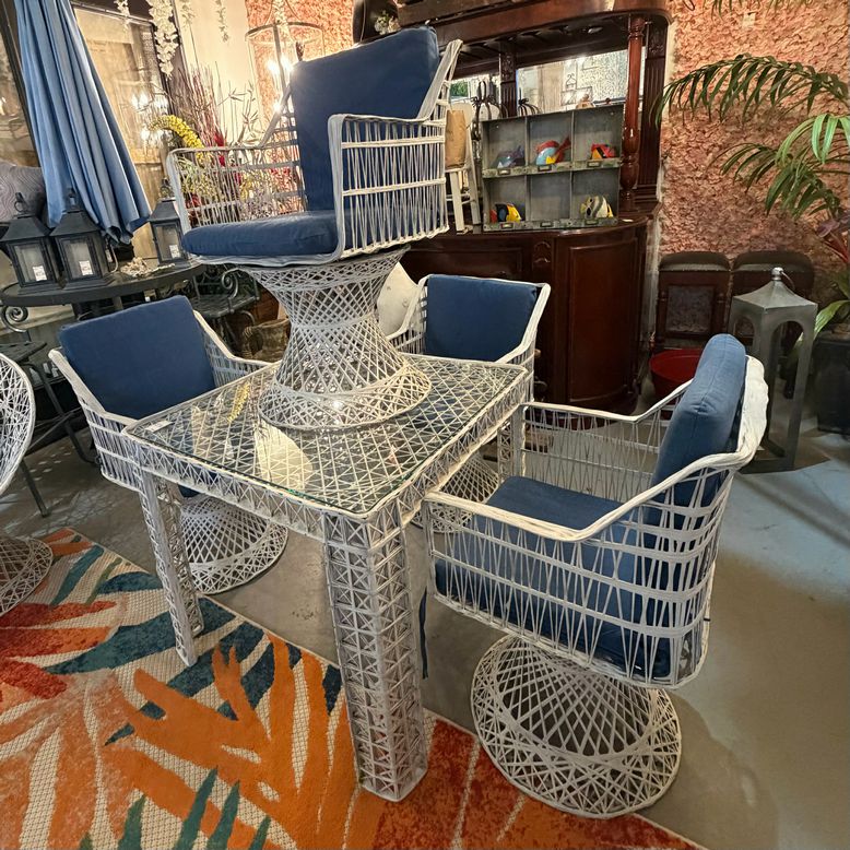 Russell Woodward 70's 5pc Spun Fiberglass Dining Set 32x32