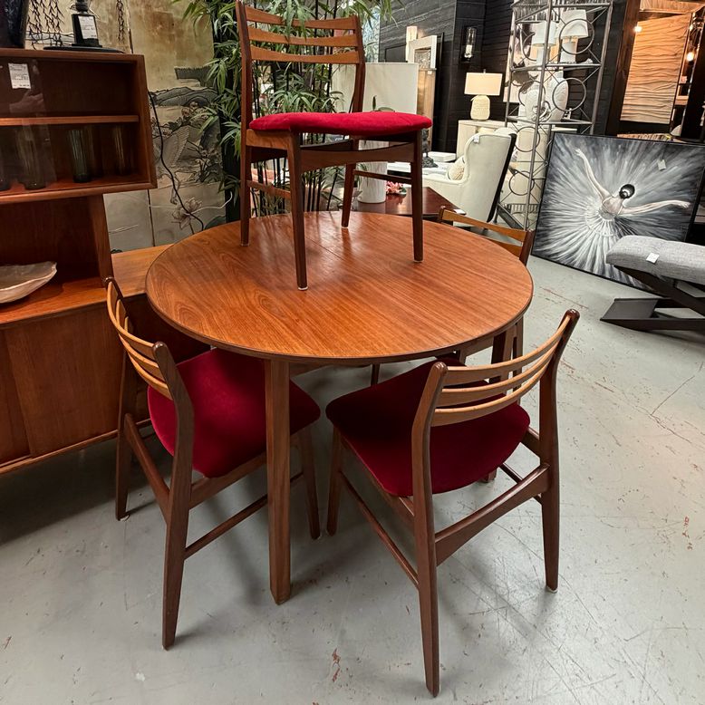 MCM Table W/SET/4 Faldsled Model 68 Arm Chairs