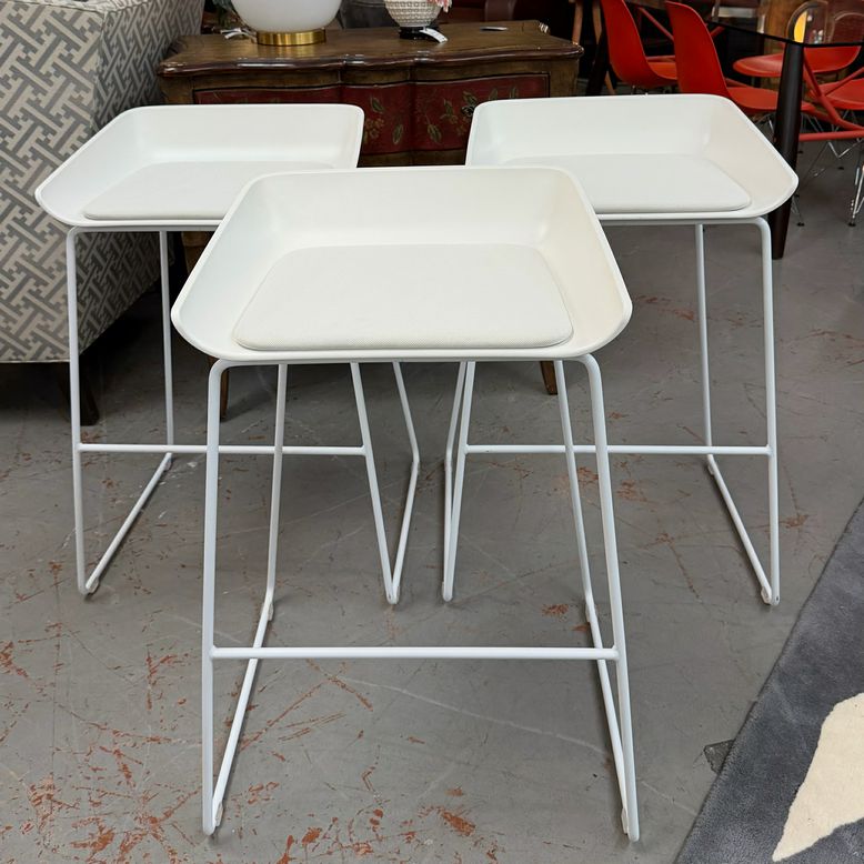 SET/3 Steelcase Turnstone Scoop Stools 23x22x33 (29.5 seat)