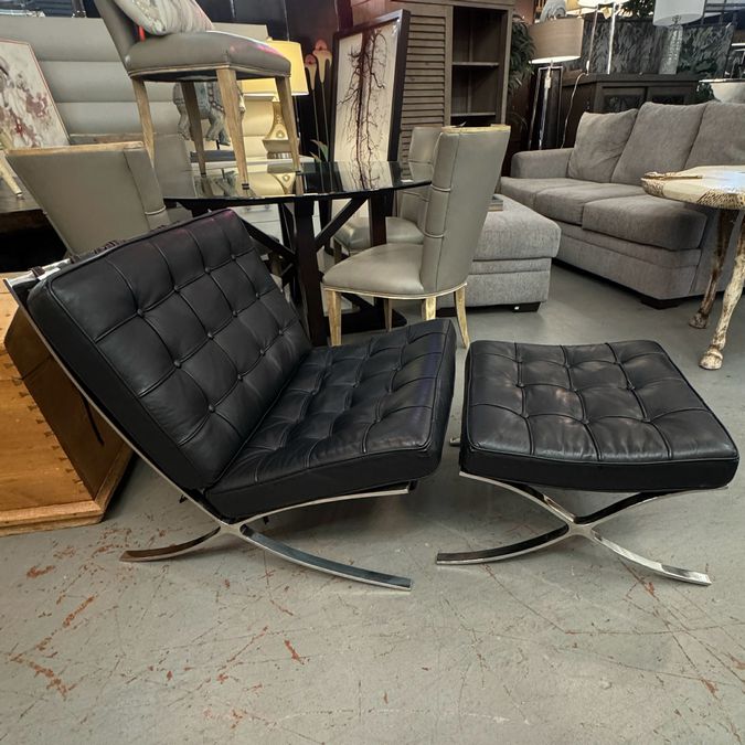 Vintage Black Leather & Chrome Barcelona Chair 29.5x29x31 AS IS