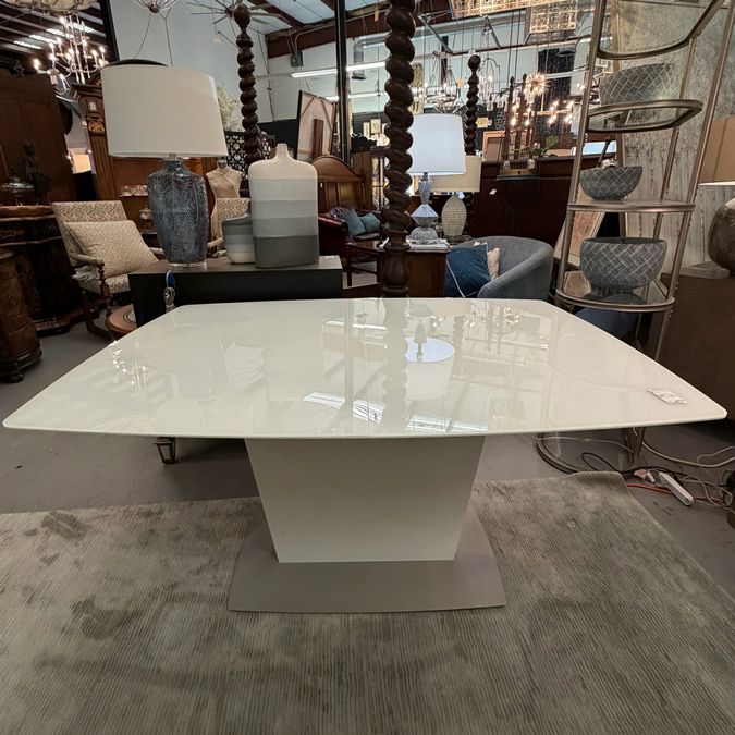 BoConcept Milano Extending Dining Table 54-75"Lx39.5"Wx29.5"H