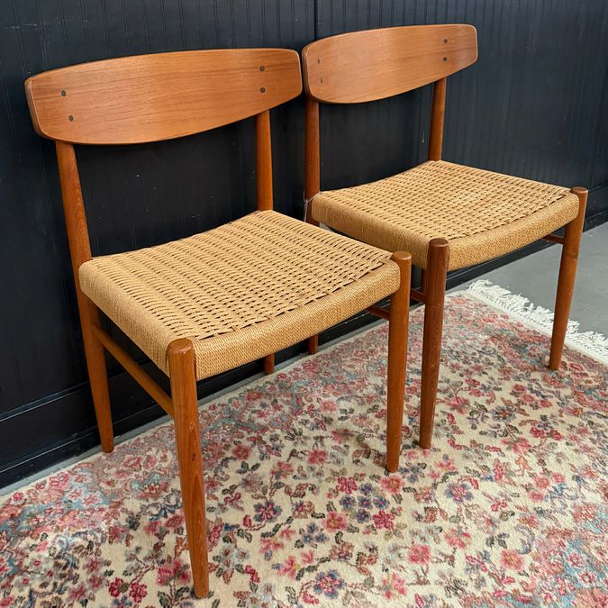 PAIR Danish AM Mobler Model 501 Chairs 18x18x31