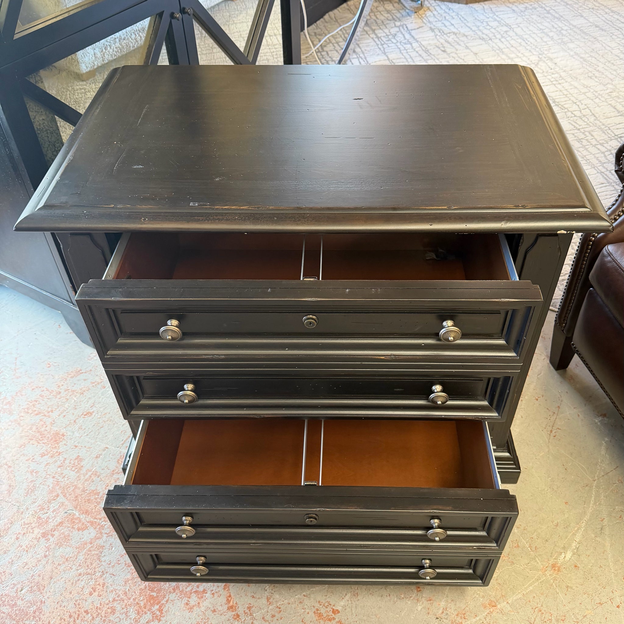Hooker 2-Drw File Cabinet 37x23x30.5
