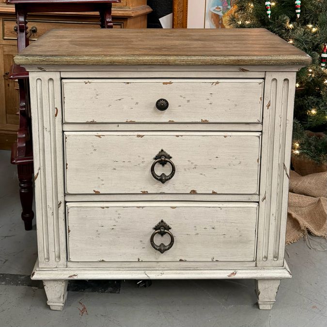 American Drew Southbury Whitewashed Birch 3-Dwr Nightstand W/USB Port 28x17x29