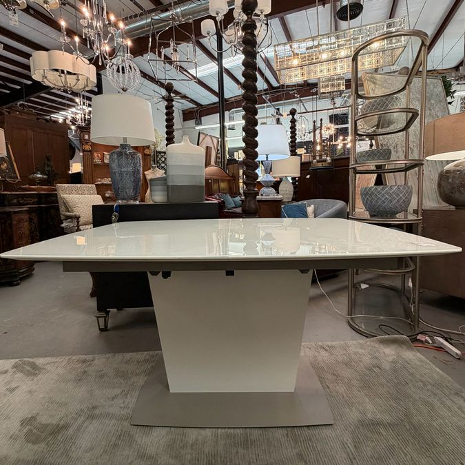 BoConcept Milano Extending Dining Table 54-75"Lx39.5"Wx29.5"H
