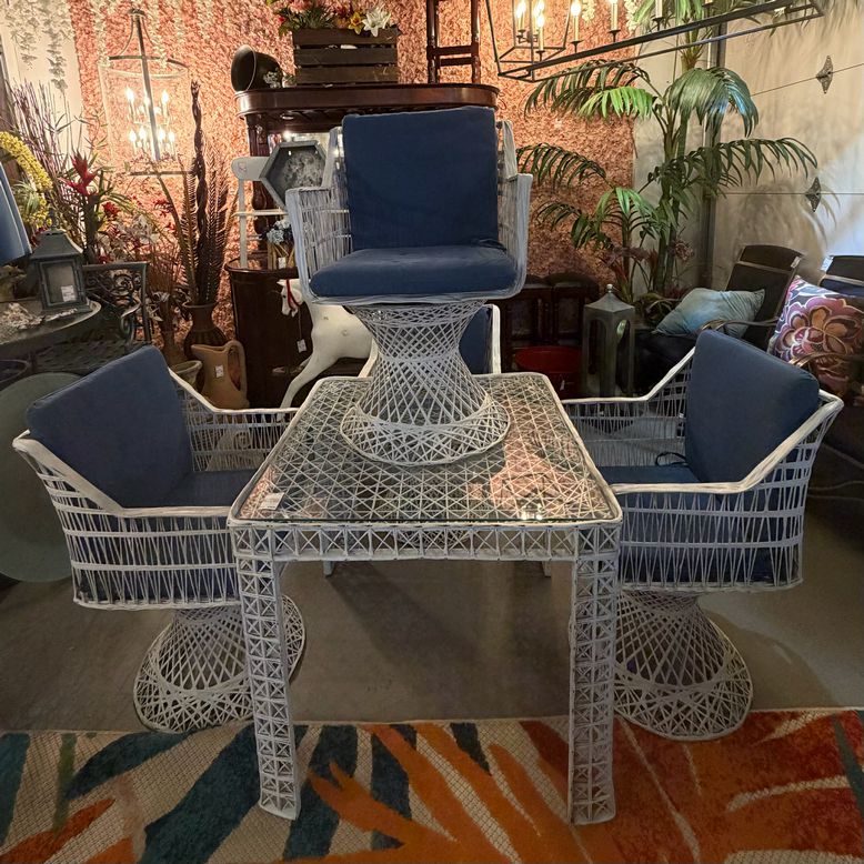 Russell Woodward 70's 5pc Spun Fiberglass Dining Set 32x32