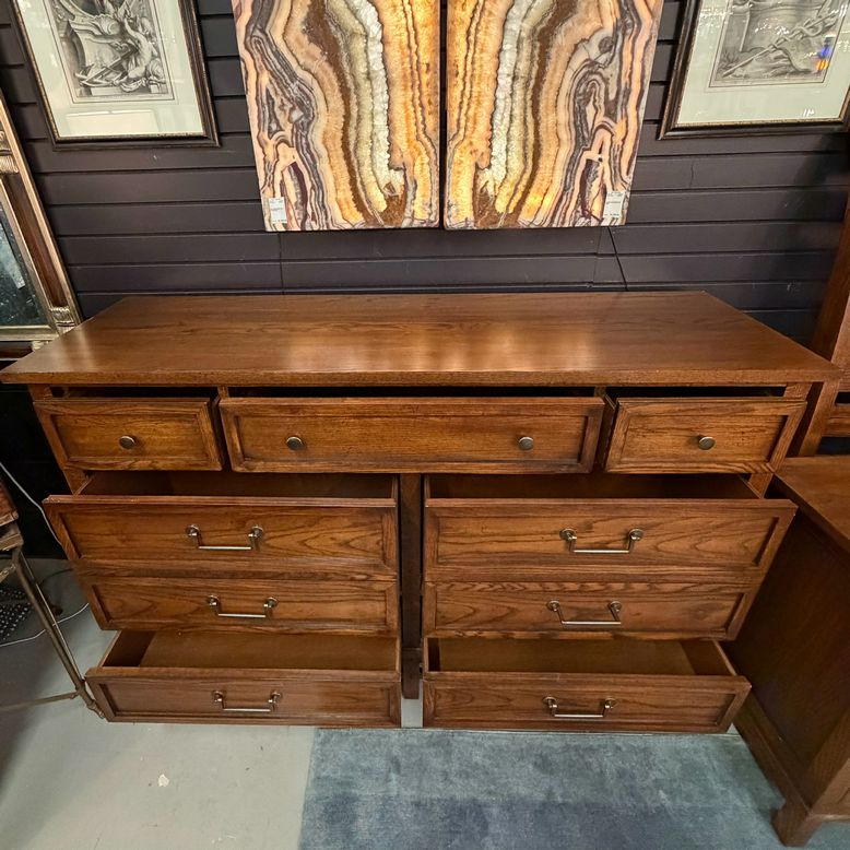 Thomasville Oak Bachelor's Chest 60x19x41
