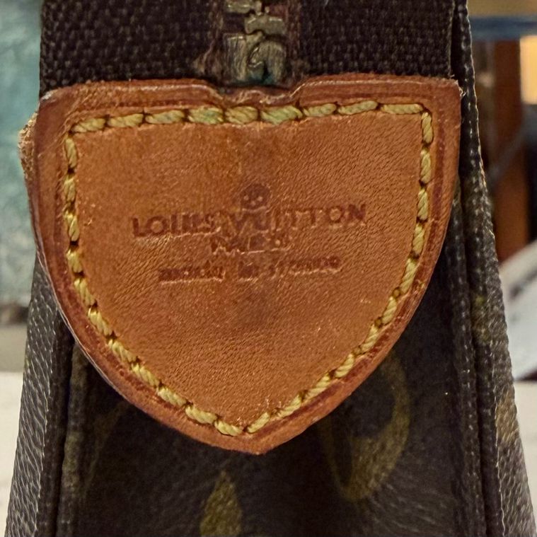 Louis Vuitton Pochette Toilette 26 Monogram Clutch Bag 10x2x7.5