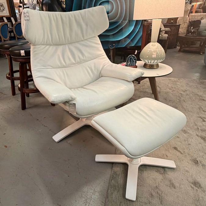 Natuzzi Wing Back Re-Vive White Leather Recliner Chair & Ottoman 33Wx31-45Dx41H