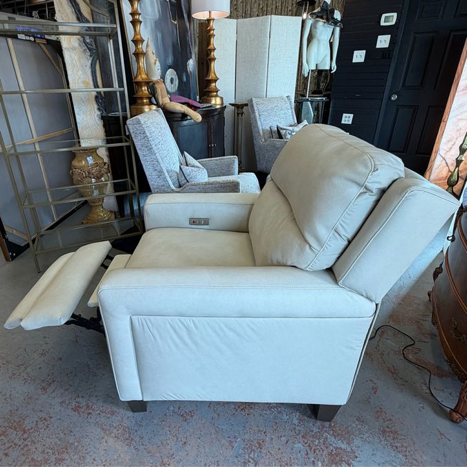 Havertys Ivory Leather Ava Motion Recliner 33x37x39