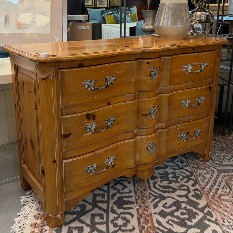 Ethan Allen French Provincial Ethan Allen Pine Dresser 52x20x34.5 Ethan Allen French Provincial Ethan Allen Pine Dresser 52x20x34.5