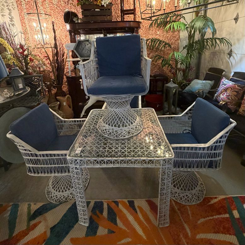 Russell Woodward 70's 5pc Spun Fiberglass Dining Set 32x32