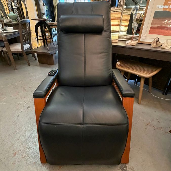 Gravis Zero Gravity Recliner with Air Massage/Human Touch 67"Lx30"Wx31"H