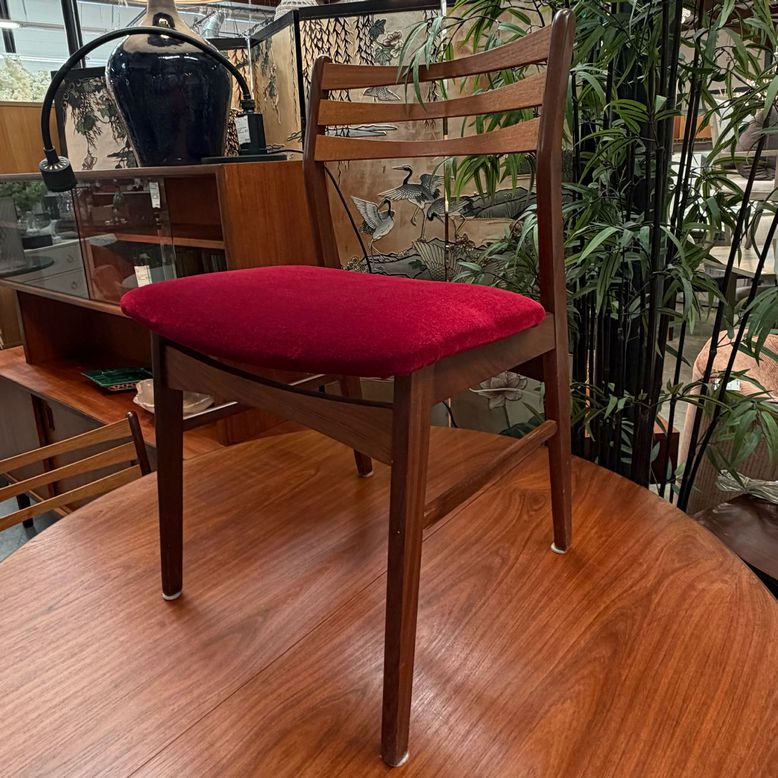 MCM Table W/SET/4 Faldsled Model 68 Arm Chairs