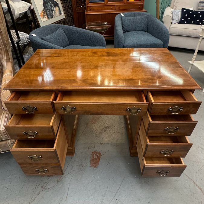 Ethan Allen Heirloom Maple Double Pedestal Desk 45x23x30