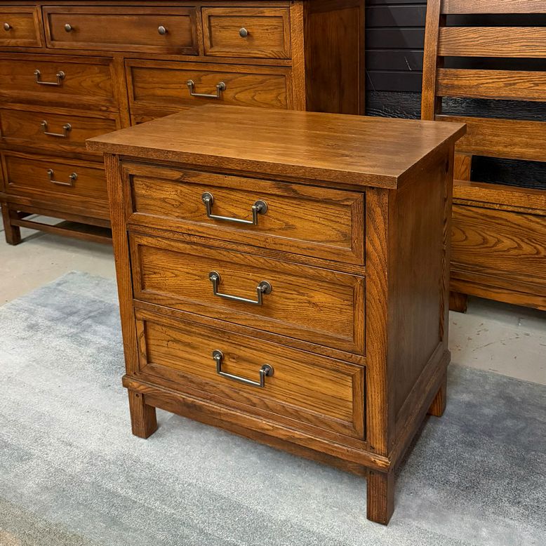 Thomasville Oak Nightstand 28x18x30