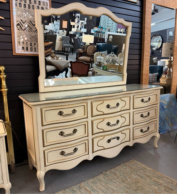 Vintage Drexel Heritage French Provincial Dresser & Mirror 64x20x69