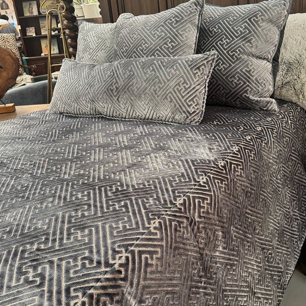 Susan Semmelmann Interiors Custom 7-Pc King Bedding Set Gray/Ivory