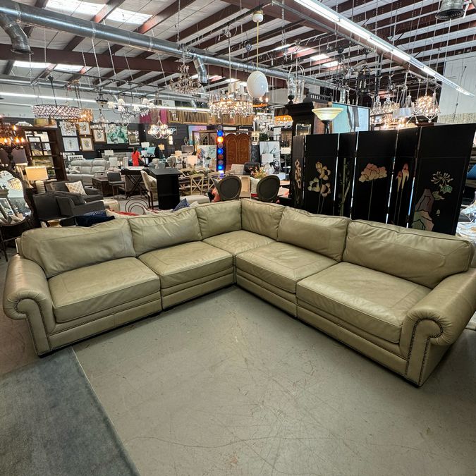 Bernhardt Grandview Leather Sectional 130.5"Lx130.5"Lx36.5"H
