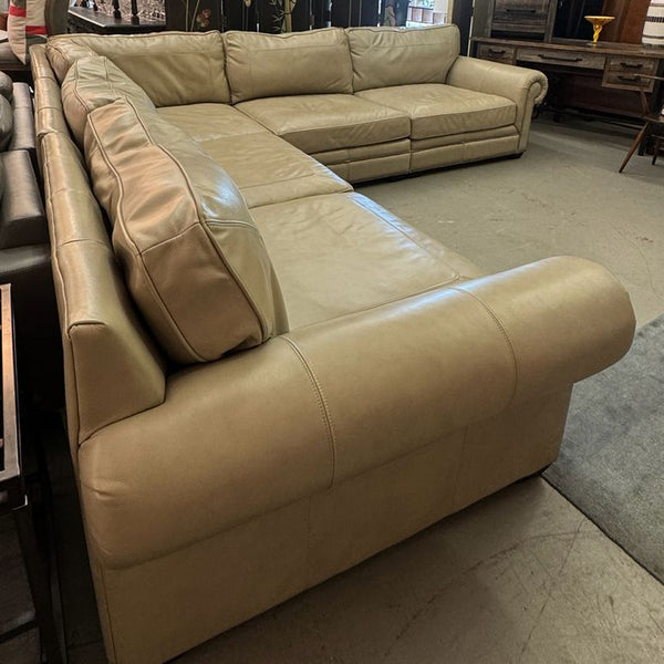 Bernhardt Grandview Leather Sectional 130.5"Lx130.5"Lx36.5"H