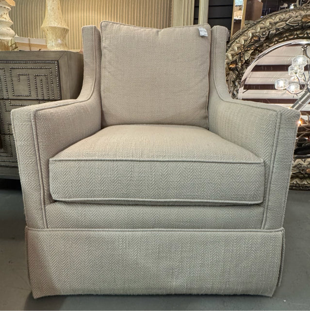 Sam Moore Cream Upholstered Swivel/Glide Club Chair 30x36x36