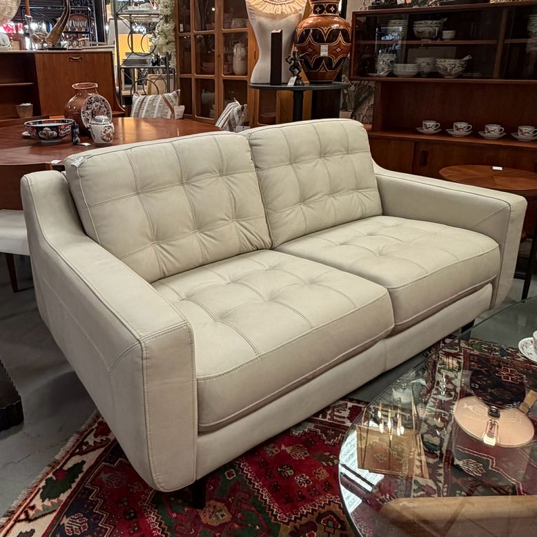 Haverty's Ivory Leather Centennial Love Seat 64x38x34