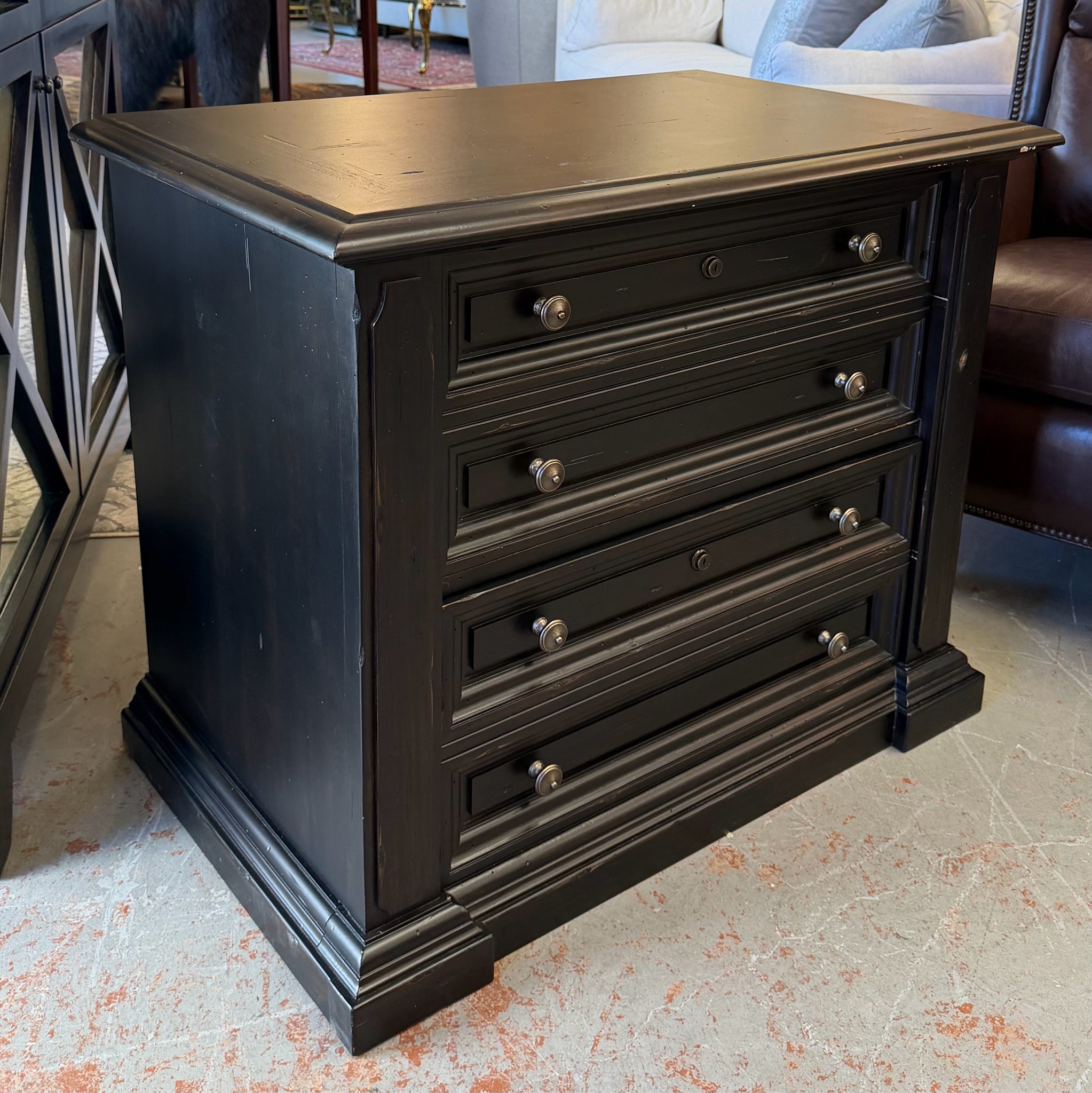 Hooker 2-Drw File Cabinet 37x23x30.5