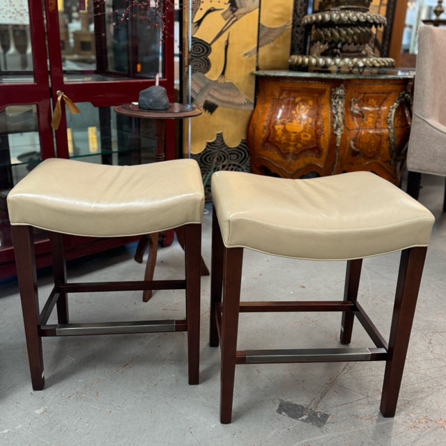 PAIR Hickory Chair Madigan Cappuccino Barstools 20.5x16x30.5