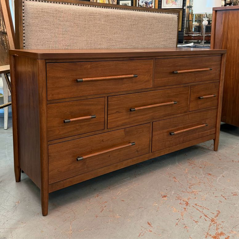 Riverside Ashford Park 7-Drawer Dresser 67x20x36 NEW