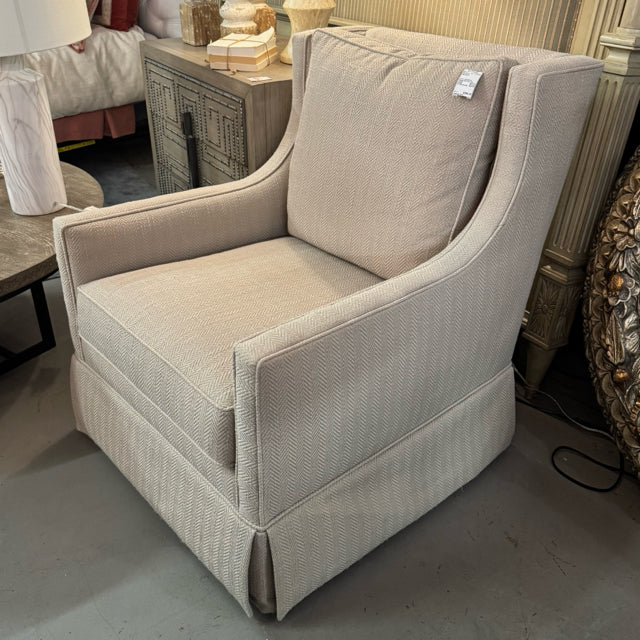 Sam Moore Cream Upholstered Swivel/Glide Club Chair 30x36x36