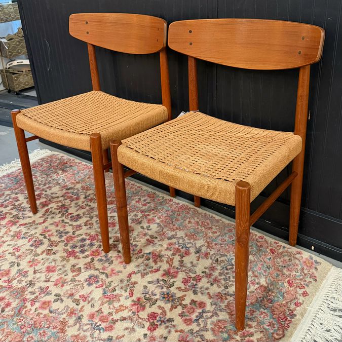 PAIR Danish AM Mobler Model 501 Chairs 18x18x31