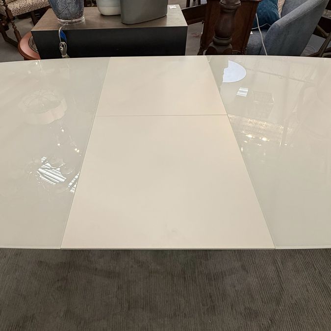 BoConcept Milano Extending Dining Table 54-75"Lx39.5"Wx29.5"H