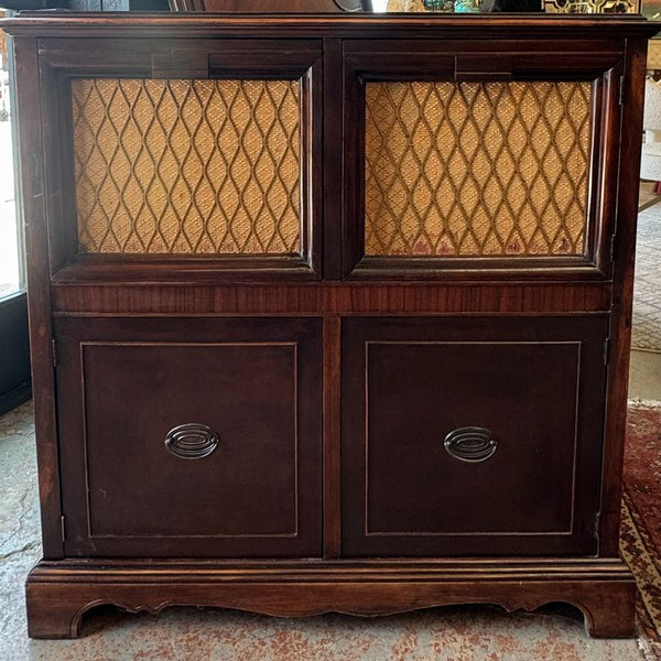 Vintage 1930's Record Player & Radio 35.5x17x36.5