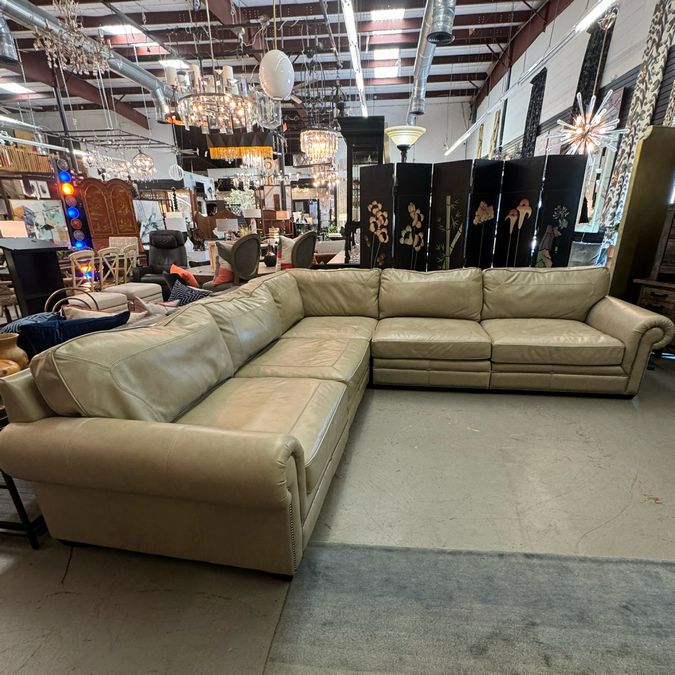 Bernhardt Grandview Leather Sectional 130.5"Lx130.5"Lx36.5"H