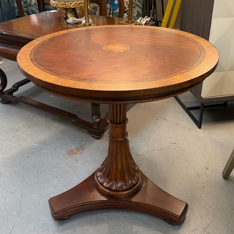 Ethan Allen Townhouse Pedestal Lamp Table 28"DiaX28"H