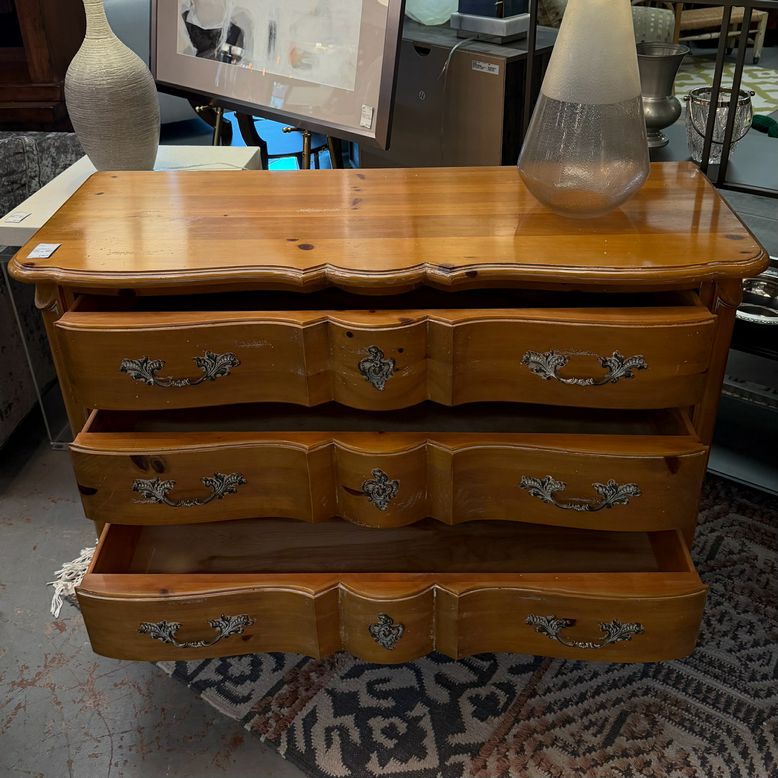 Ethan Allen French Provincial Ethan Allen Pine Dresser 52x20x34.5