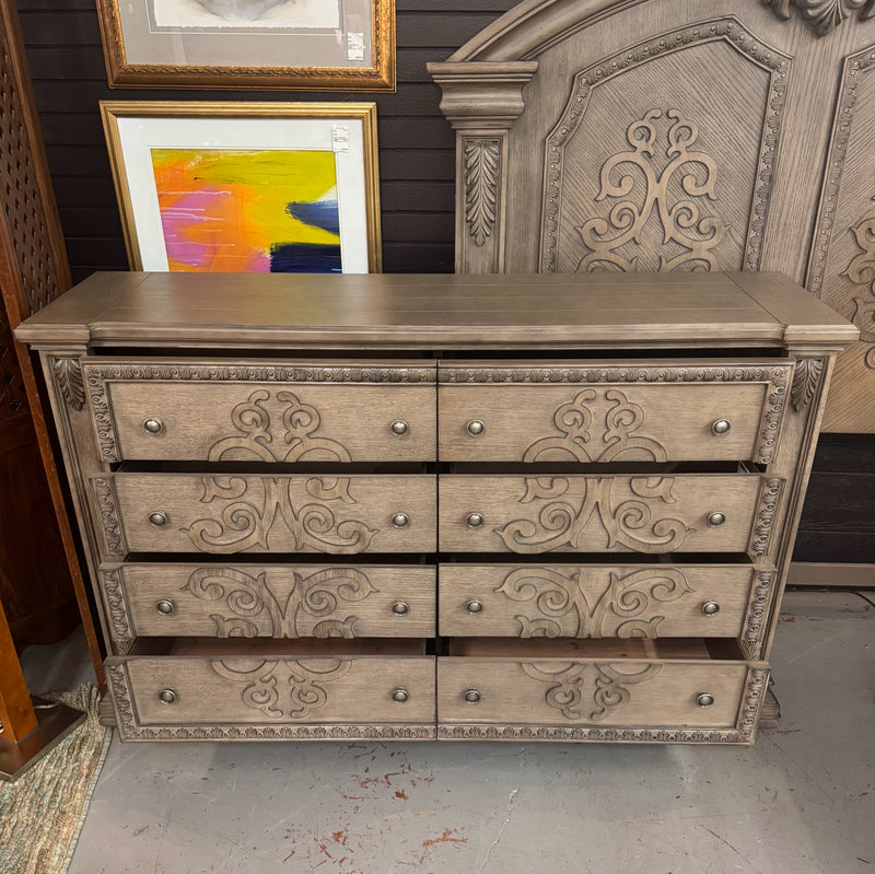 Avalon Sanctuary 8-Dwr Dresser 68x19x42.5