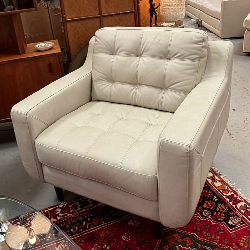 Haverty's Ivory Leather Centennial Accent Chair 38x36x34
