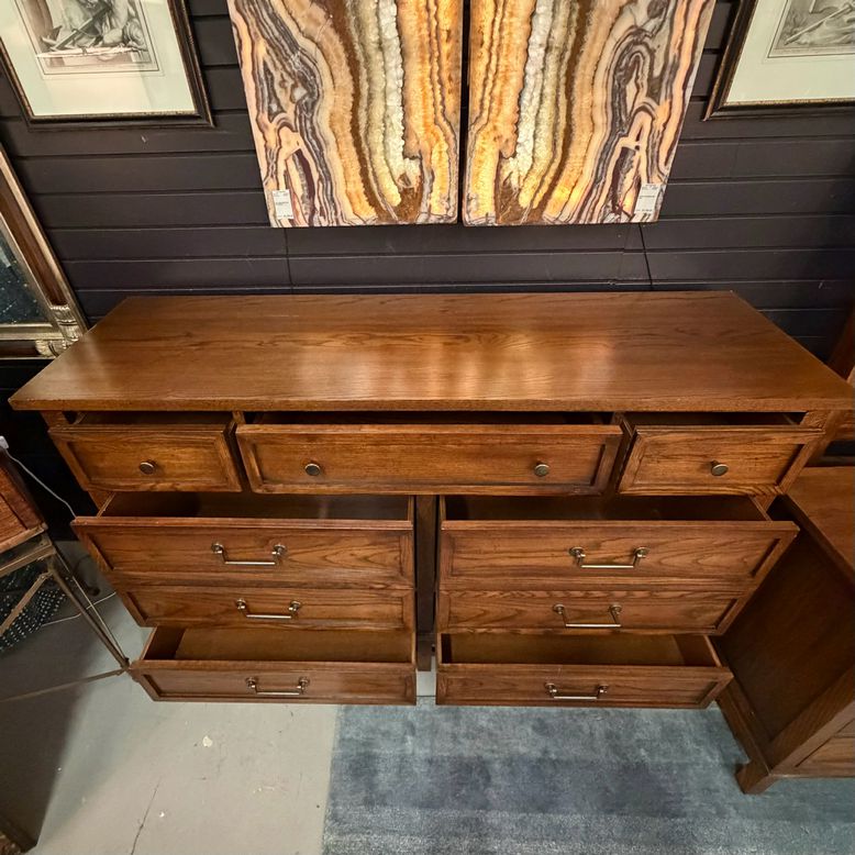Thomasville Oak Bachelor's Chest 60x19x41
