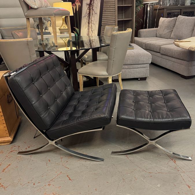 Vintage Black Leather & Chrome Barcelona Chair 29.5x29x31 AS IS