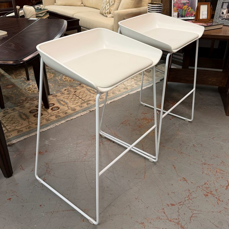 SET/2 Steelcase Turnstone Scoop Stools 23x22x33 (29.5 seat)