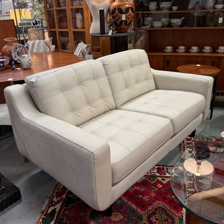 Haverty's Ivory Leather Centennial Love Seat 64x38x34