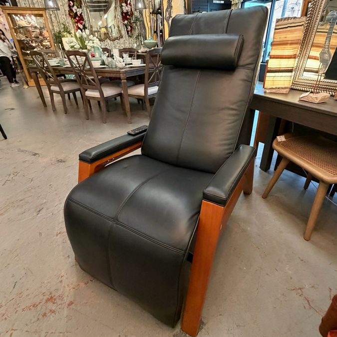Gravis Zero Gravity Recliner with Air Massage/Human Touch 67"Lx30"Wx31"H