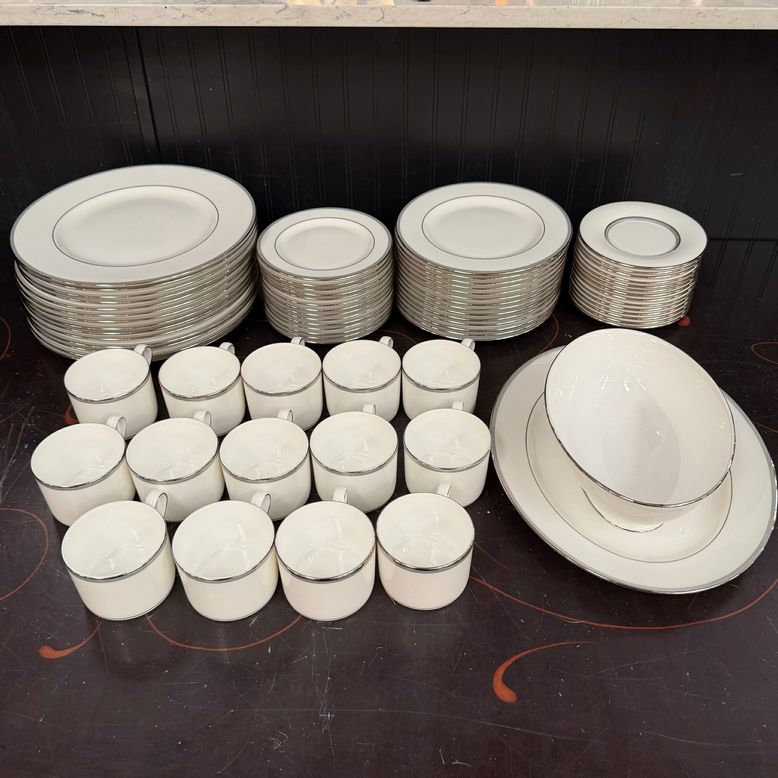 Lenox Columbus Circle 14 5-Pc Place Settings, Oval Platter & Vegetable Bowl