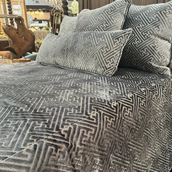 Susan Semmelmann Interiors Custom 7-Pc King Bedding Set Gray/Ivory