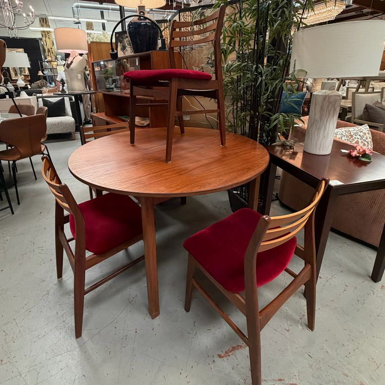 MCM Table W/SET/4 Faldsled Model 68 Arm Chairs