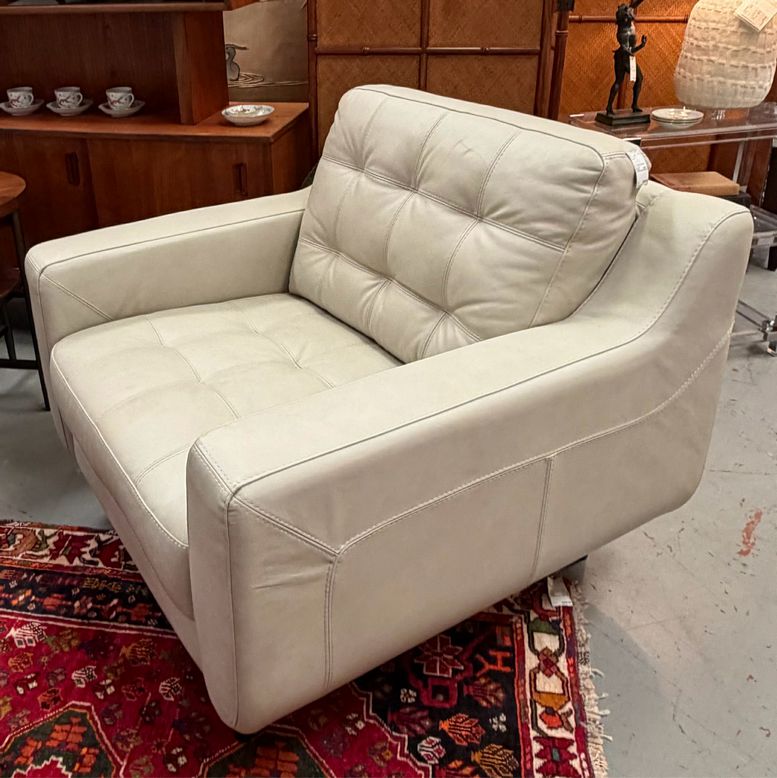 Haverty's Ivory Leather Centennial Accent Chair 38x36x34